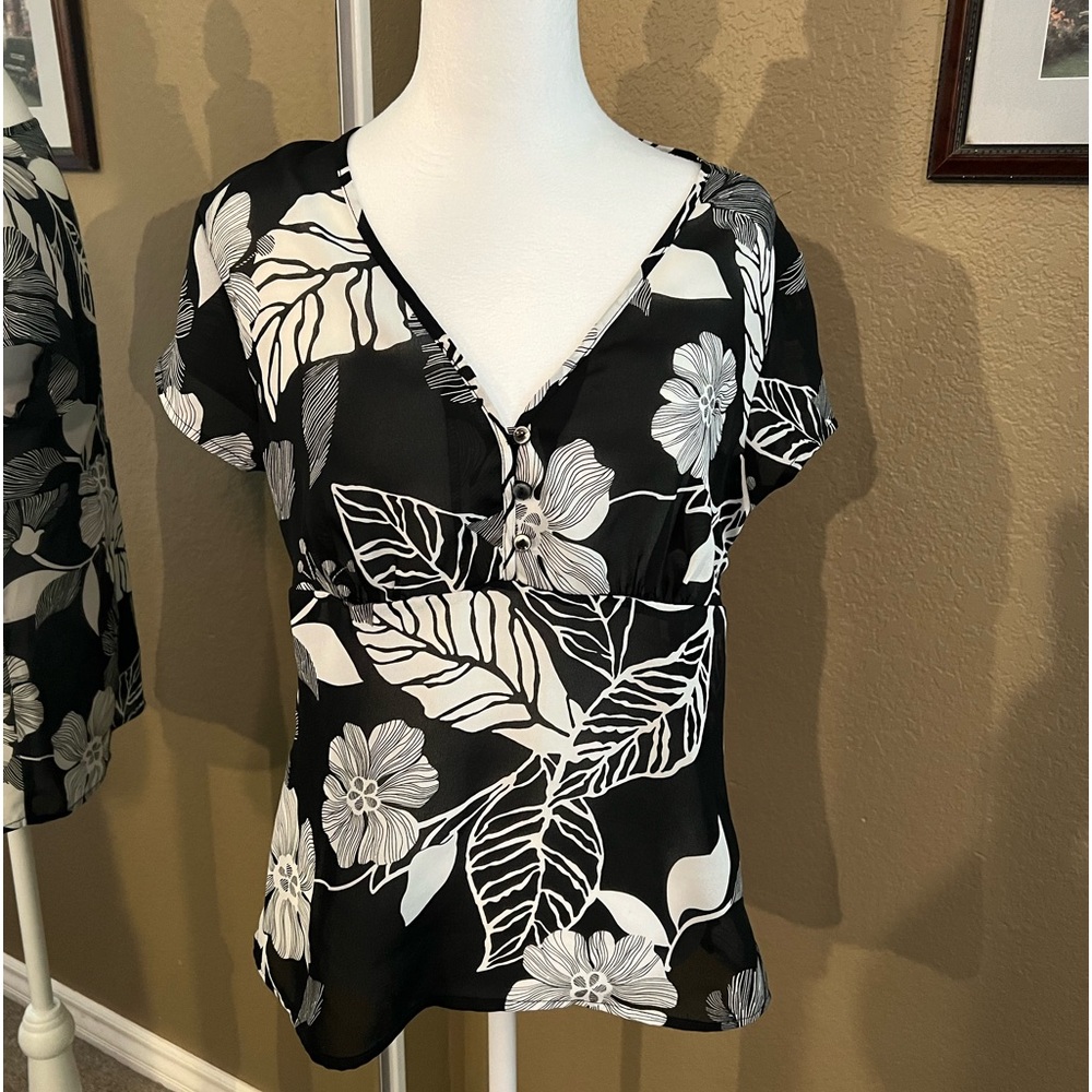 G&H Bass Co Women’s Top Blouse Sheer Black & White Floral Size Medium